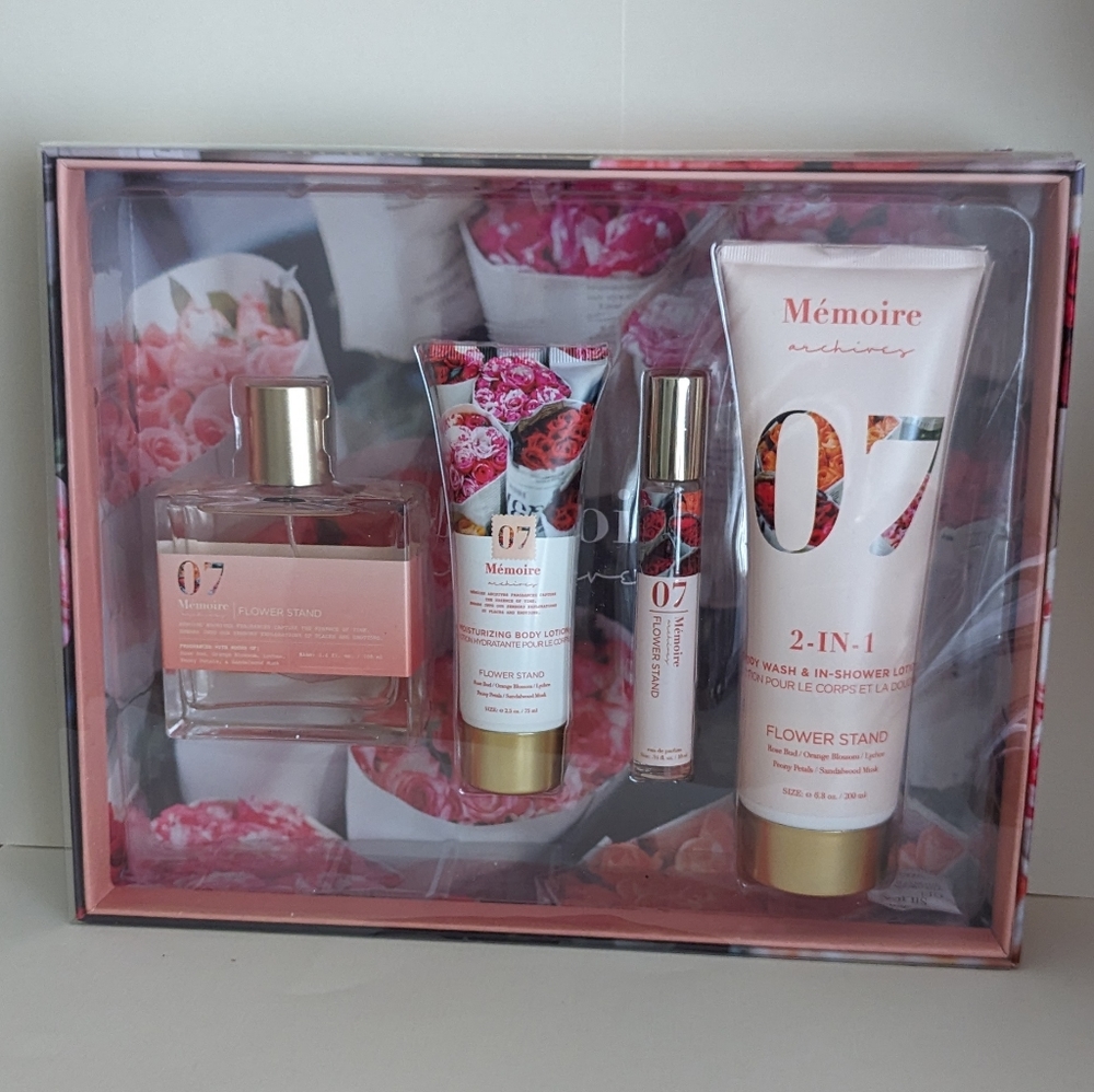 Memoire Archives Flower Stand 4 Piece Set